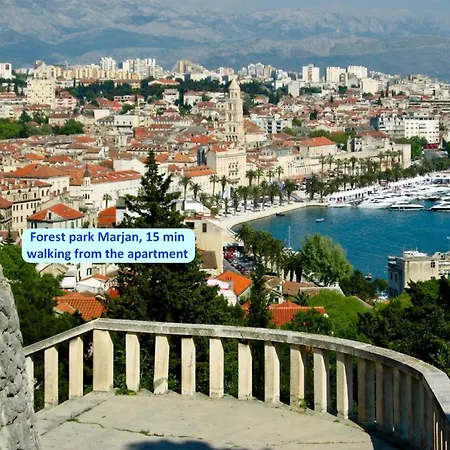 Spacious Neven Near Center, With Two Ac Units Apartament Split