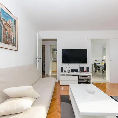 Apartamento Spacious Neven Near Center, With Two Ac Units