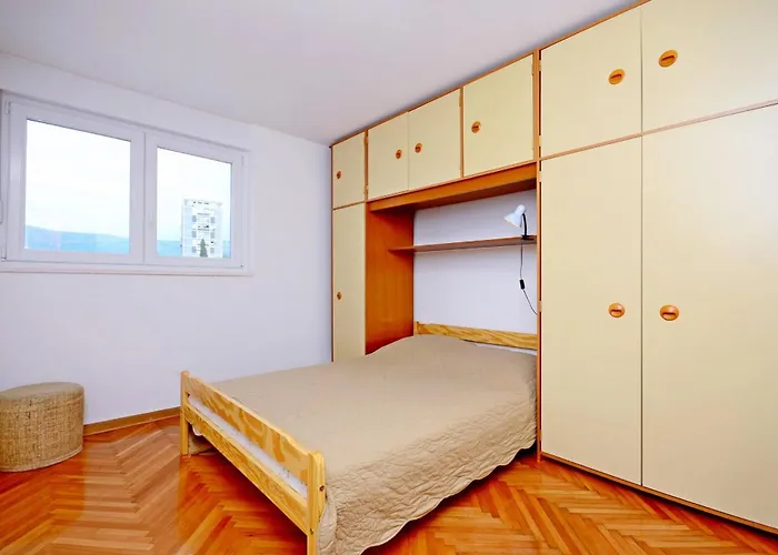 Apartament Spacious Neven Near Center, With Two Ac Units