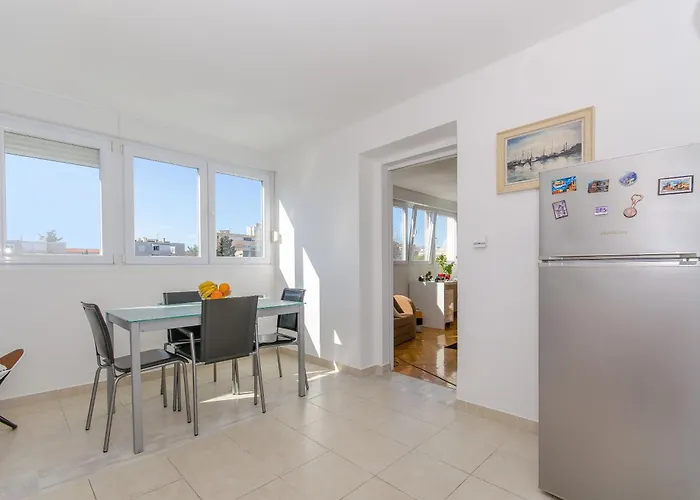Apartament Spacious Neven Near Center, With Two Ac Units Split