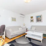 Spacious Neven Near Center, With Two Ac Units سبليت