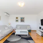 Spacious Neven Near Center, With Two Ac Units * سبليت