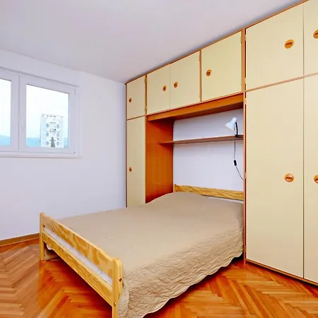 Apartment Spacious Neven Near Center, With Two Ac Units