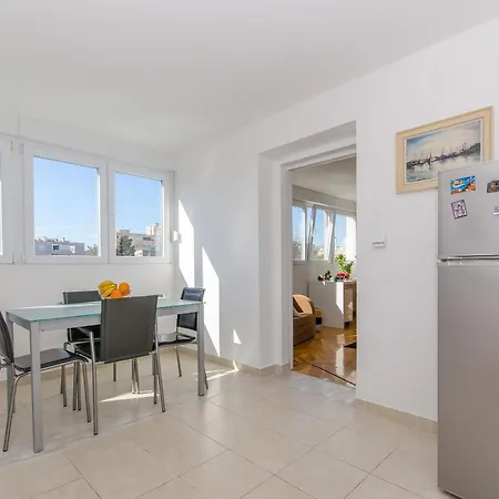 Apartment Spacious Neven Near Center, With Two Ac Units Split
