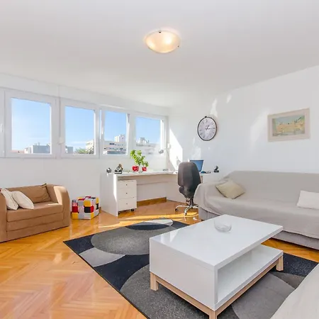 Spacious Neven Near Center, With Two Ac Units Split