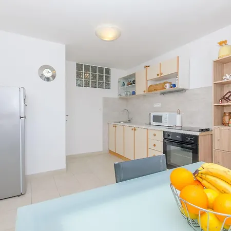 Spacious Neven Near Center, With Two Ac Units Σπλιτ