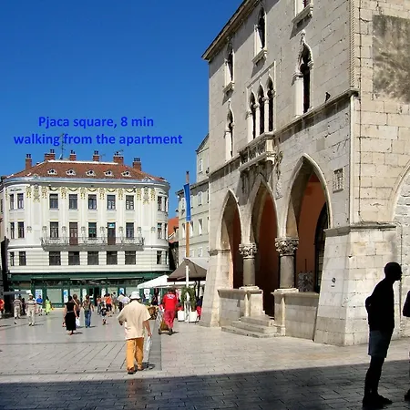 Spacious Neven Near Center, With Two Ac Units Διαμέρισμα